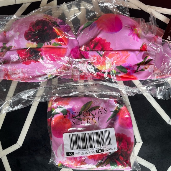 Victoria's Secret Mallorca Twist-front Bandeau Top & High-waist Cheeky Bottom - Picture 6 of 16